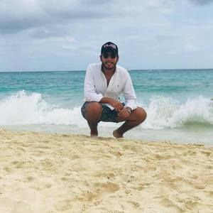 Meet your Posher, Carlos